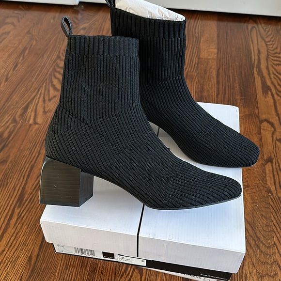 DOLCE VITA Cabe Rib-Knit Sock Booties -  excellent condition! Size 10 - Picture 7 of 12